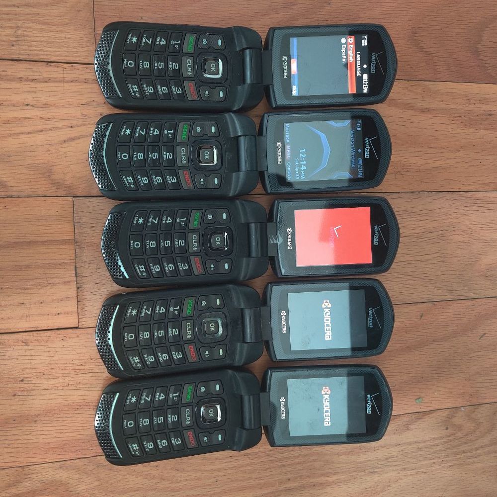 Lot of 05 KYOCERA DURAXV E4520 512 MB Brew MP 1.0.4 Black Locked to Verizon